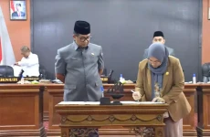 DPRD Sulbar Sahkan Ranperda...