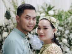 Suami Zaskia Gotik Dituntut...