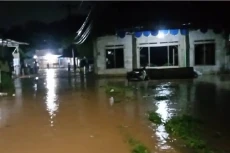 Banjir dan Longsor Kepung...