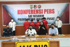 4 Perampok di Apartemen...