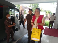 2 Tersangka Korupsi...