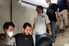 Polisi Gerebek Bangunan...