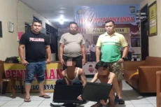 Curi Komputer di Sekolah,...