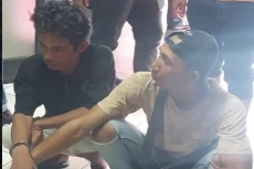 Ancam Warga Pakai Pedang,...