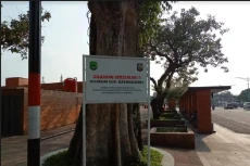 Larangan Berjualan di...