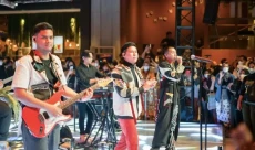 Pakai Outfit Etnik Modern,...