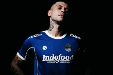 Persib vs Madura United:...
