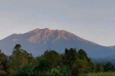 PVMBG Minta Warga Tak...