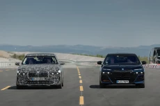 BMW Bikin Sirkuit Khusus...