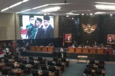 Anies Hadiri PAW Anggota...