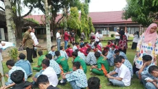 Bolos, Puluhan Pelajar...