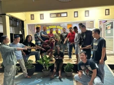 Kangen Istri dan Anak,...