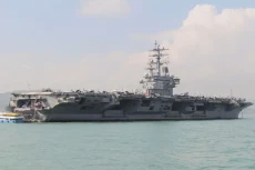Spesifikasi USS Ronald...