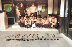 Tenteng Celurit Hendak...