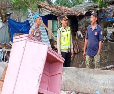 Guyuran Hujan Robohkan...