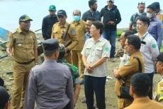 Bupati Halmahera Selatan...