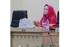 Bupati Winarti Hadiri...