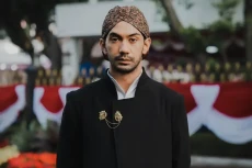 Reza Rahadian Jadi Pangeran...