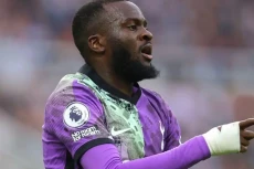 Tottenham Lepas Tanguy...