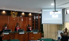 Bandar Narkoba Bebas...