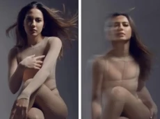 Pevita Pearce Pakai...
