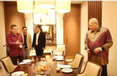 Hary Tanoe Ajak Menteri...