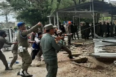 Satpol PP Bone Bongkar...