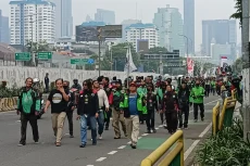 Gelar Unjuk Rasa, Ratusan...