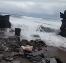 Bak Tsunami, Gelombang...
