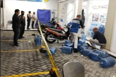 Dikeroyok Orang Tak...