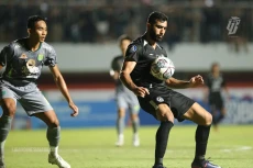 Persebaya Surabaya vs...