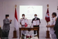 Disaksikan Menhan Prabowo,...