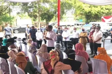 Salurkan BLT BBM kepada...