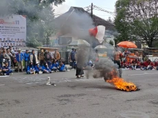 Demo Tolak Kenaikan...