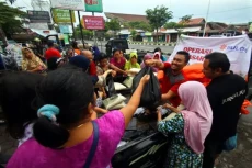 BULOG Gelontorkan Beras...