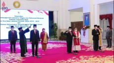 Presiden Jokowi Lantik...