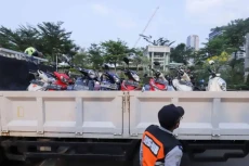 Bikin Macet, Puluhan...