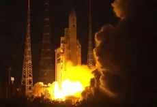 Roket Ariane 5 Sukses...