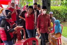 PDIP Gelar Pengobatan...