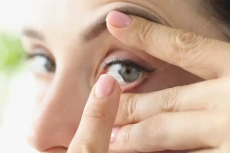 Kelebihan Memakai Softlens...