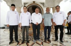 HT Silaturahmi dengan...