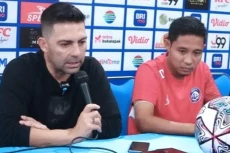 Arema FC vs Persebaya:...