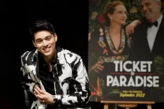 Bintangi Ticket to Paradise...