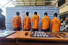 Polisi Bekuk 5 Pengedar...