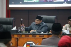 DPRD Sahkan APBD Perubahan...
