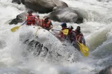 Perahu Karet Terbalik,...