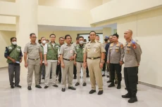 Anies Resmikan Rumah...