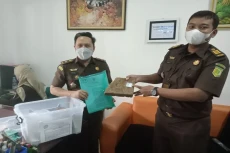 Tersangka Pengrusakan...