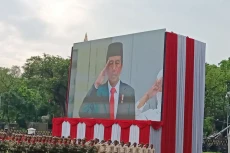 Jokowi Pimpin Upacara...