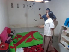 Suami Jarang Pulang,...